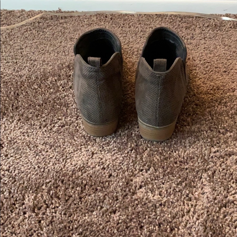 Boots - Picture 3 of 4